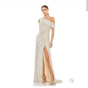 Macduggal one-shoulder ruched sequin gown!  NWT! Size 8 nude